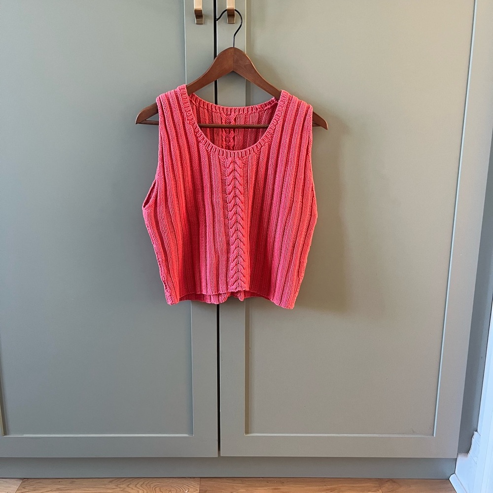 Vintage knit pink sleeveless top
